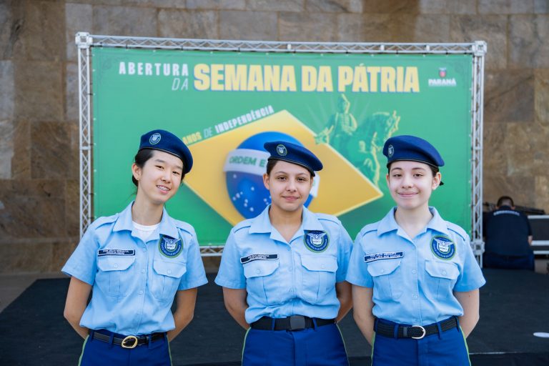 Escolas cívico-militares têm10 mil a espera por vagas no Paraná