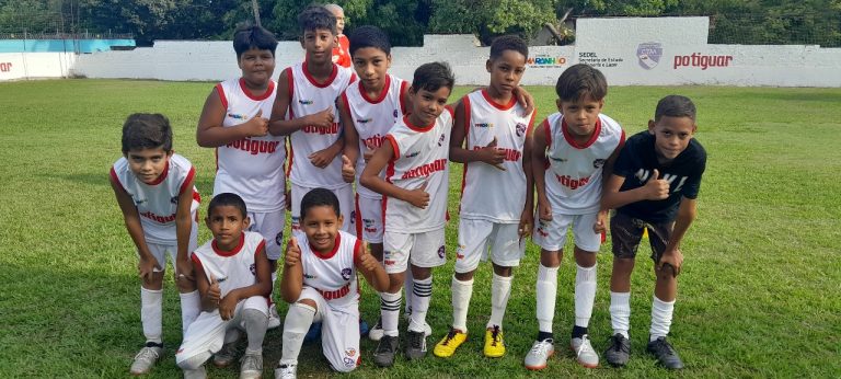 Escolinha de futebol CTM promove cidadania através de projeto social