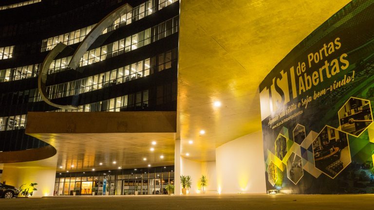 Escritório ligado a Barroso defende caso de carros de luxo