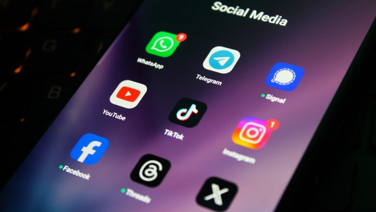 Este país da Europa quer proibir redes sociais para menores