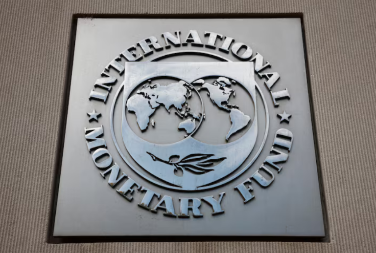 FMI eleva previsão de crescimento do Brasil para 2,4% em