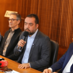 Fascistas se reúnem no Rio para brindar o banho de