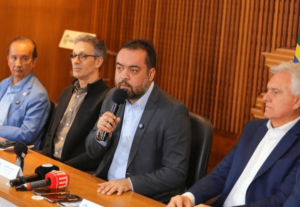 Fascistas se reúnem no Rio para brindar o banho de