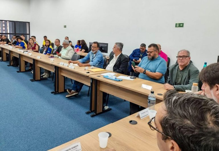 Federações se unem em defesa dos Correios públicos e dos