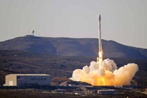 Força Aérea dos EUA autoriza SpaceX a fazer até 100