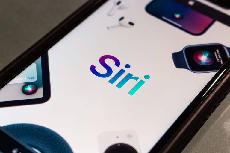 França: Apple é investigada por gravar conversas usando a Siri