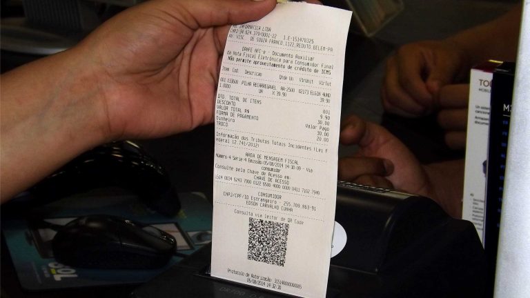 Fraudes com recibos gerados por inteligência artificial disparam nas empresas