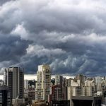 Frente fria e chuva forte: confira a previsão do tempo