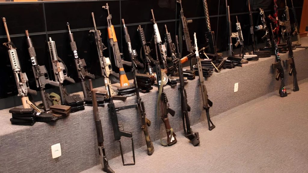 Fuzis da Venezuela são encontrados em operação contra o CV