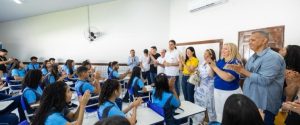Governo entrega obras e distribui cartões do Programa Maranhão Livre