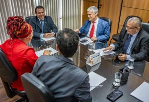 Governo está comprometido com o fim da escala 6x1, afirma