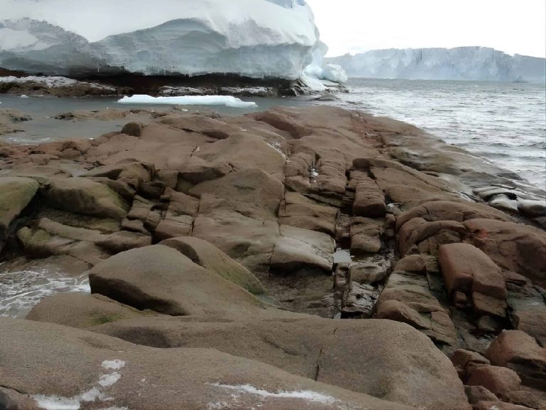 Granito gigante descoberto abaixo do gelo na Antártida