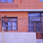Homem é flagrado furtando cabos de ar-condicionado