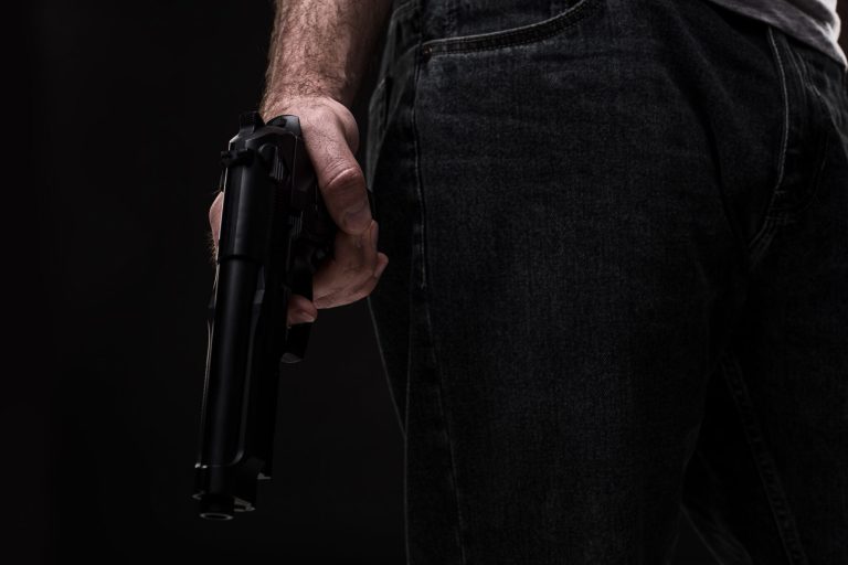 Homem é morto a tiros ao retornar para albergue onde
