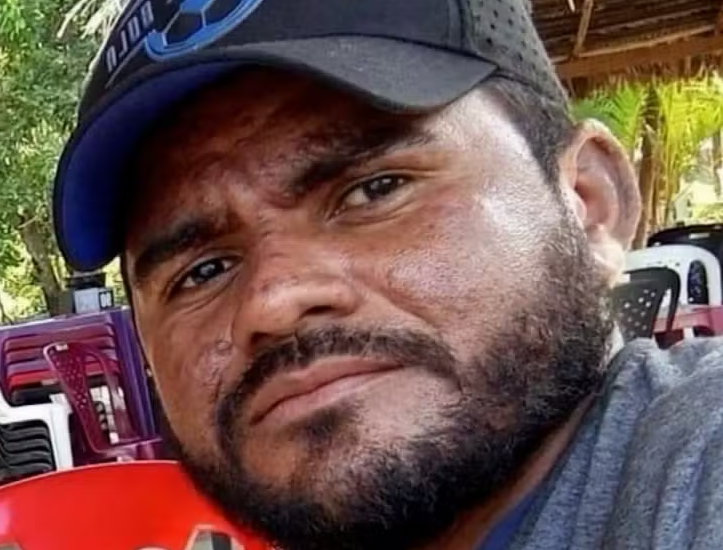 Homem é morto com tiro na cabeça dentro de barCentral