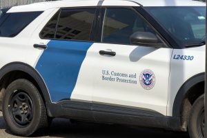 ICE apela para espionagem usando carros com torres de celular