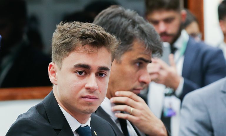 Influenciadora "Juju dos Teclados" é alvo de operação da polícia