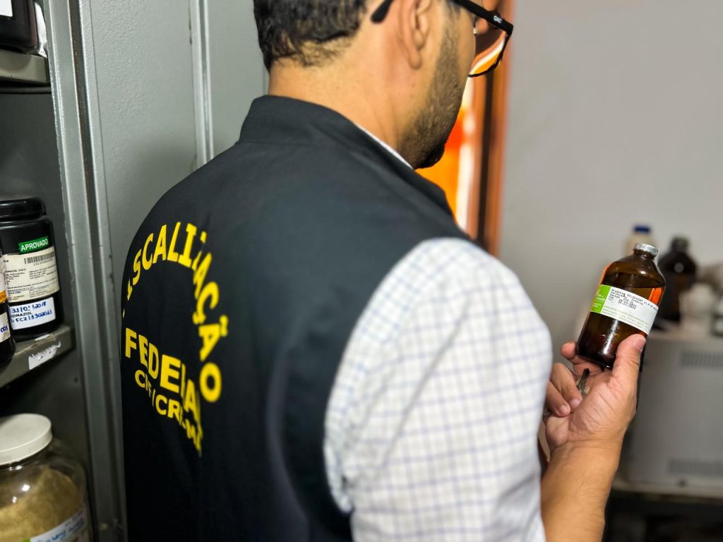 Investigação da Polícia Civil fecha laboratório clandestino de medicamentos em