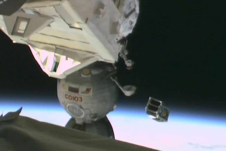 Japão lança três satélites cubo da estação espacial internacional