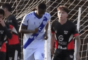 Jogador chamado de "macaco" recebe punição maior do que racista