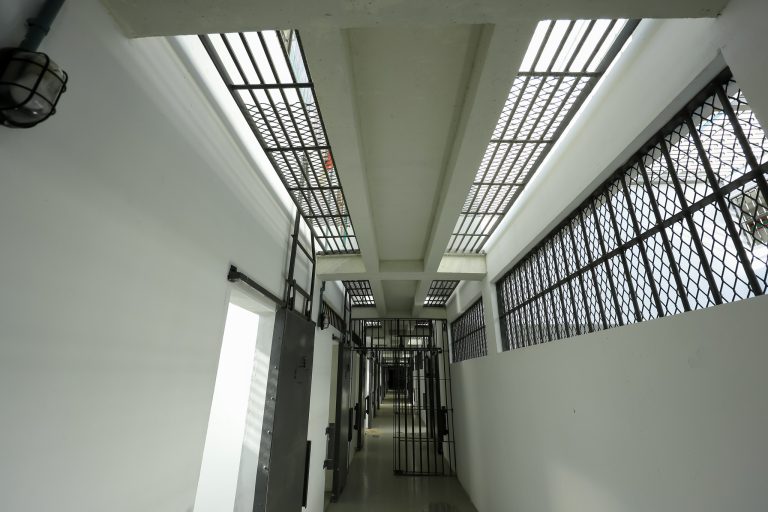 Justiça autoriza construção de vagas em presídios em SC