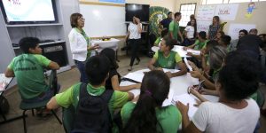 Liminar mantém presença de professores em salas de leitura de
