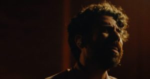 Luca Argel interpreta Marcelo Camelo e Samuel Úria para refletir