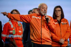 Lula e diretoria da Petrobras entram em impasse sobre plano