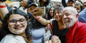 Lula: educação e política são pilares para país ter um