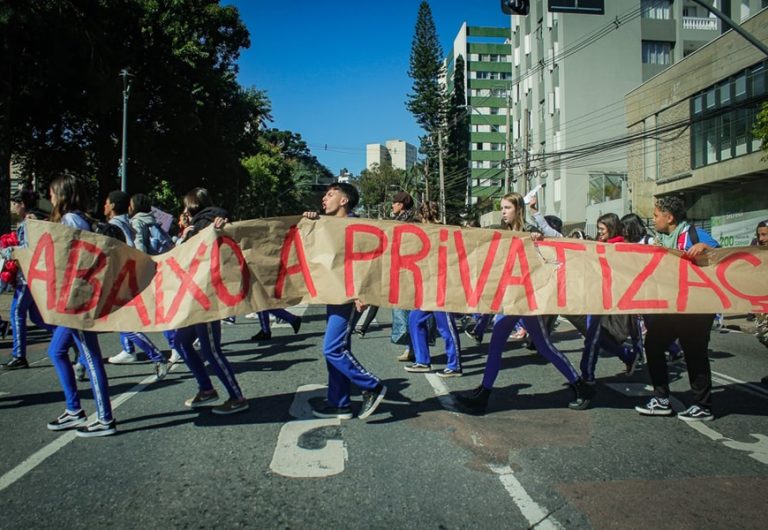 MP-PR investiga denúncias de assédio em escolas privatizadas por Ratinho