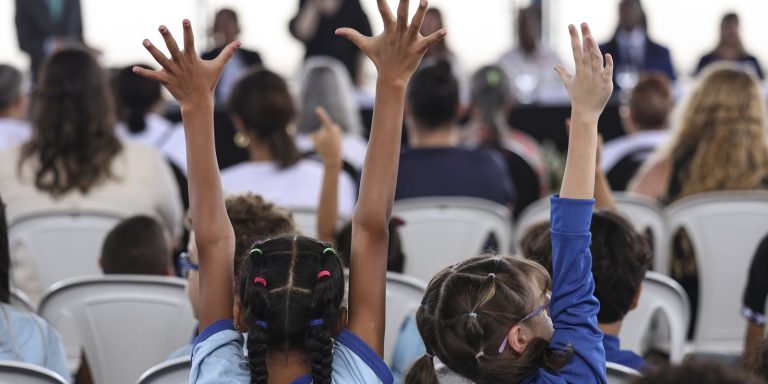 Mais brincadeira, menos tela: confira dicas para uma infância saudável