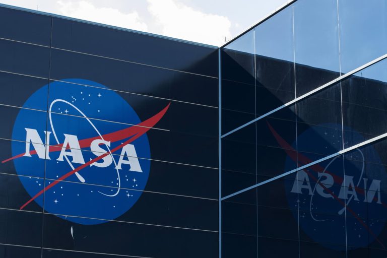 Mais de 15 mil funcionários da NASA entram em licença;