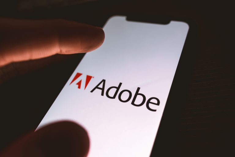 Malware se disfarça de Adobe para roubar dados e enganar