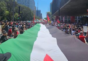Manifestação toma a Paulista pelo fim do massacre de Israel