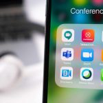 Mesmo com a câmera desligada, Zoom e Teams podem revelar