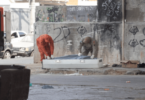 Moradores de rua são executados a tiros de fuzil na
