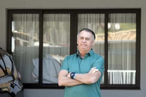 Moraes autoriza Bolsonaro a realizar festa de 15 anos da