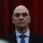 Moraes mantém prisão domiciliar de Bolsonaro e aponta risco de