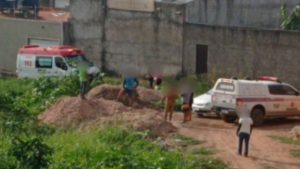 Mulher é morta a golpes de foice pelo vizinho