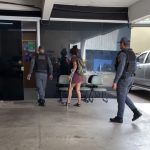 Mulher suspeita de pichar patrimônio histórico em São Luís é
