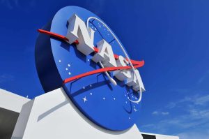 NASA mantém equipes de SpaceX e Blue Origin ativas, mas