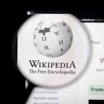 “Não existe viés”: CEO da Wikipédia responde a ataques de