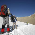 Nevasca surpreende centenas no Everest tibetano; resgates mobilizam equipes de