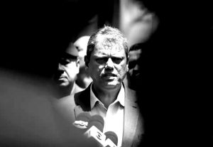 “Ninguém acredita na desistência dele”, diz aliado, expondo a farsa
