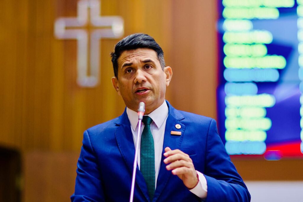 Novo informa que Wellington do Curso está fora do partido