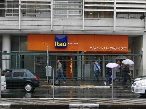 O banco Itaú fez acordo com funcionários demitidos