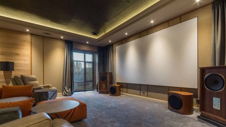 O que é som surround? Descubra como ele revolucionou a