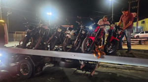 Operação apreende motocicletas e interdita bares irregulares