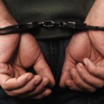 Operação policial prende homem após troca de tiros em Alto