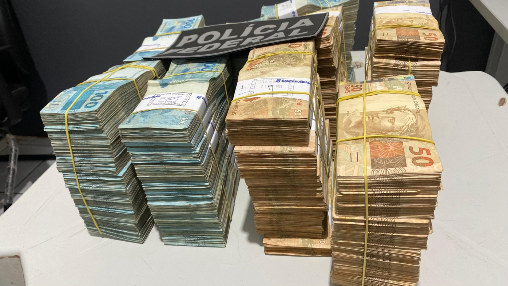 PF prende dupla em flagrante por lavagem de dinheiro no